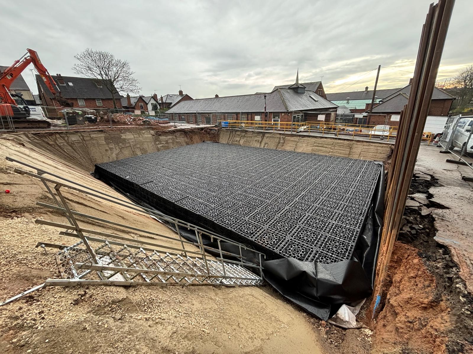 Tank installation drainage